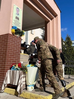 Віталій Мерінов - Захисник України, майстр спорту з боксу, Заслужений майстр спорту України, чотириразовий чемпіон світу з кікбоксингу, громадський та політичний діяча, доброволець 50 полк імені полковника Семена Височана Національної гвардії України